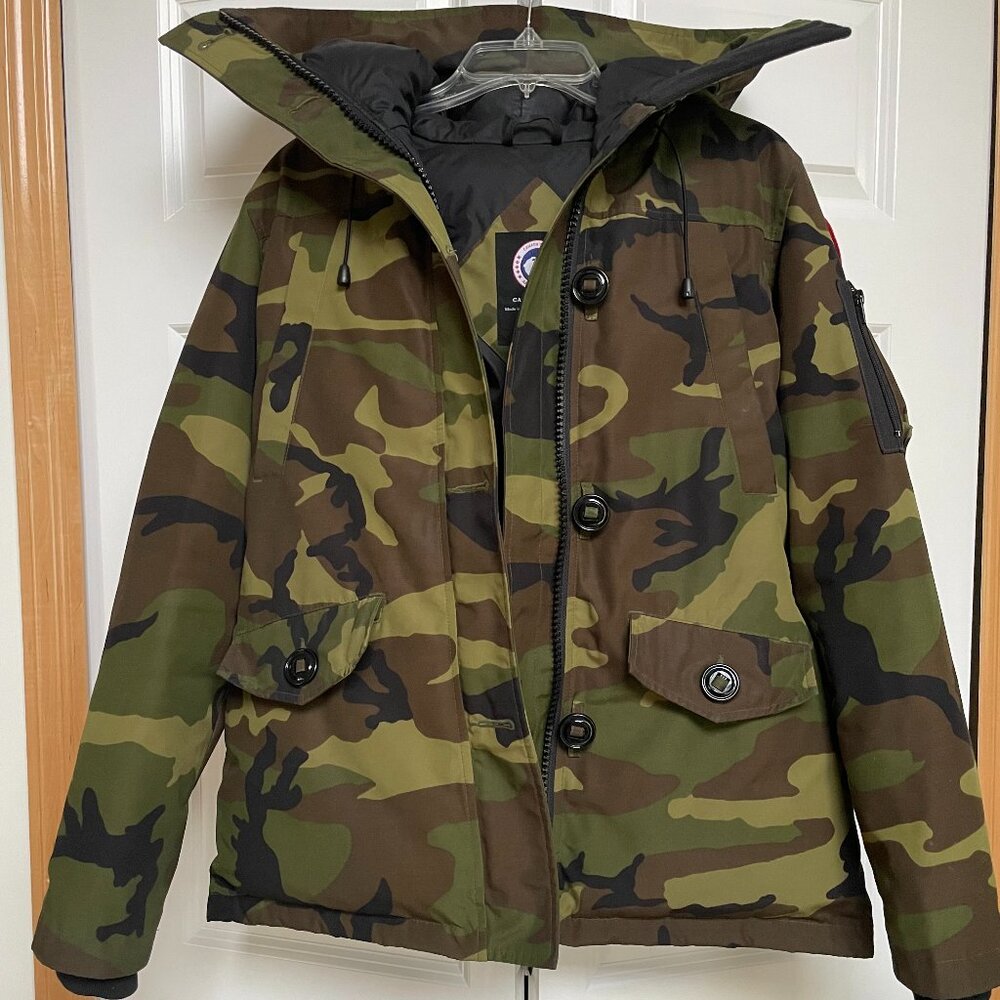 Canada Goose, Camo woman's size M Montebello Parka